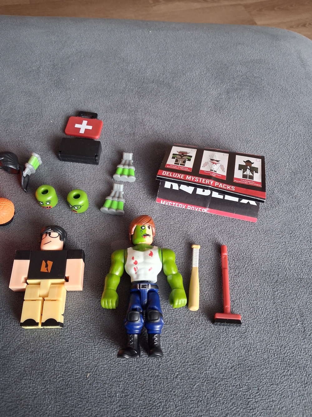Roblox Mixed Lot Plastic Action Figures Zombie & Accessories Unboxed